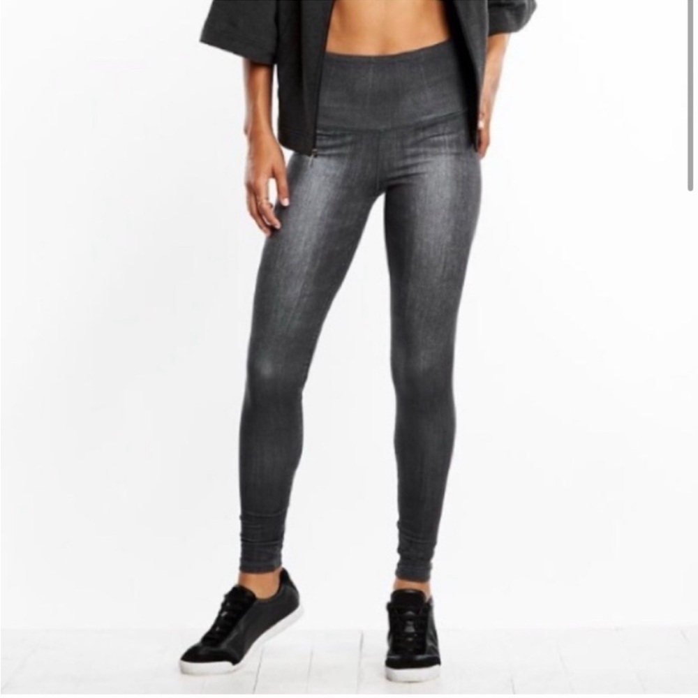 Lucy IndiGO Run Tight Leggings in Black Wash